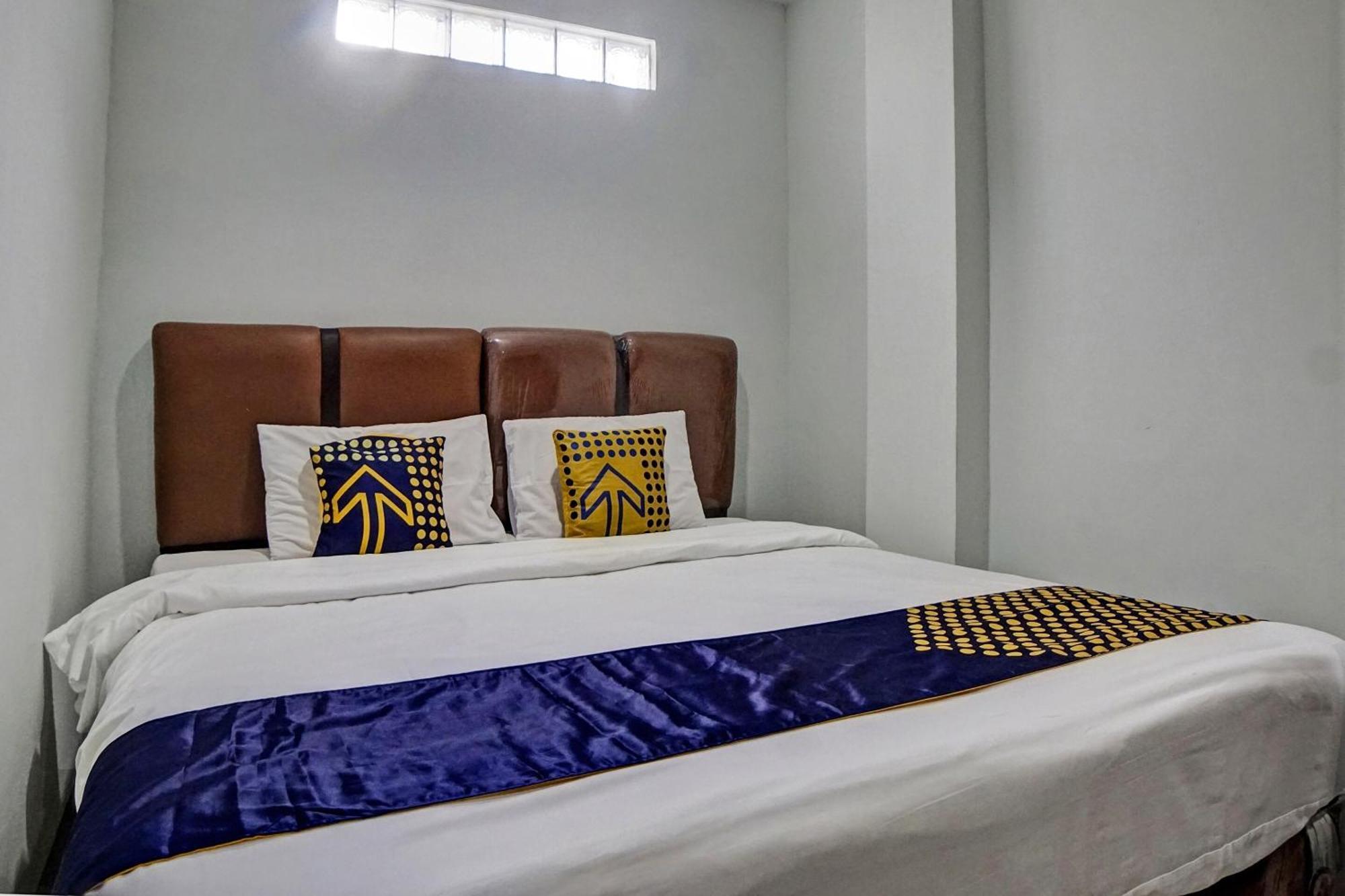 Spot On 92822 Finest House Near Amplas Bus Terminal 棉兰 外观 照片