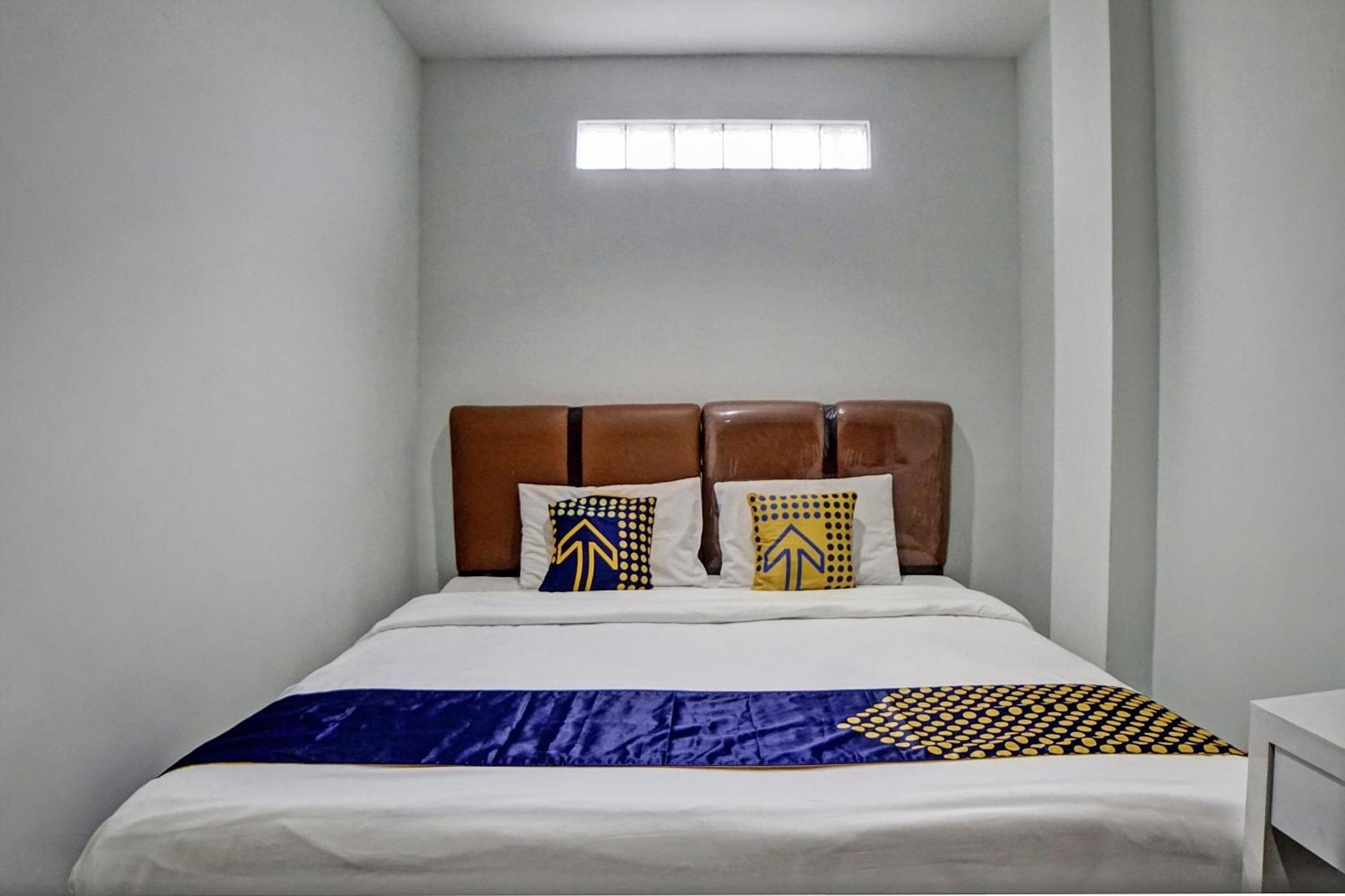 Spot On 92822 Finest House Near Amplas Bus Terminal 棉兰 外观 照片